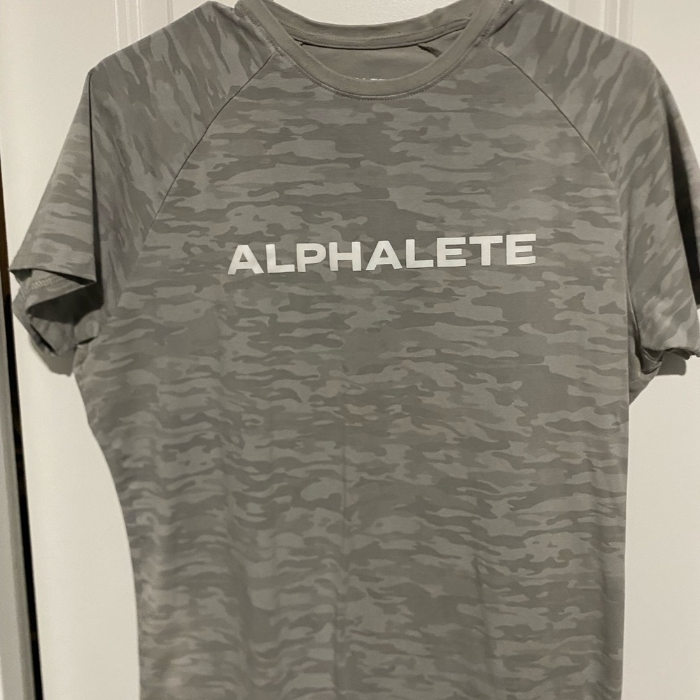 Men’s Alphalete Tshirt Grey Camo Small